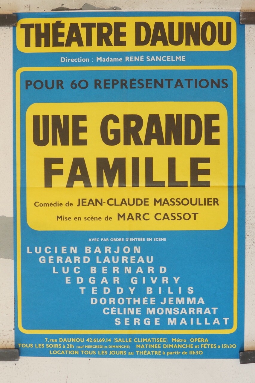 UNE GRANDE FAMILLE, AFFICHE DE THÉÂTRE 38X57 LUCIEN BARJOU – GERARD LAUREAU