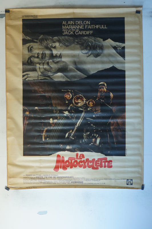 LA MOTOCYCLETTE, ALAIN DELON, 120X160 CM, AFFICHE ENTOILÉE.