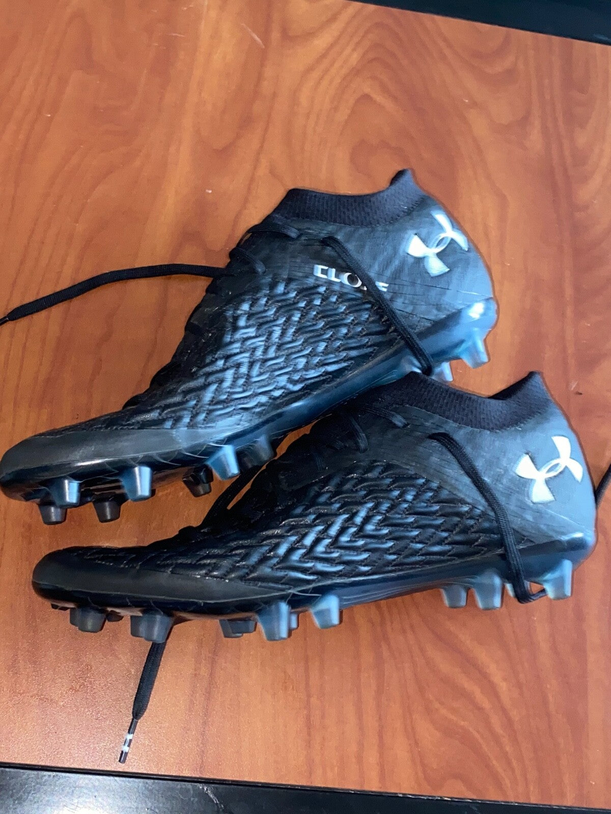 BLACK UNDER ARMOUR SIZE 10 MAGNETICO SOCCER CLEATS