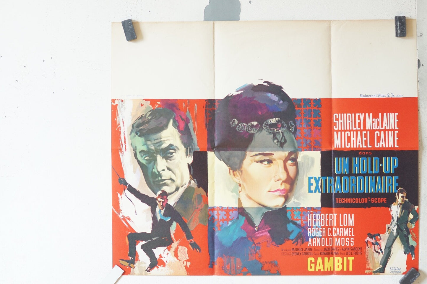 UN HOLD UP EXTRAORDINAIRE 56x47 Shirley MacLaine, Michael Caine