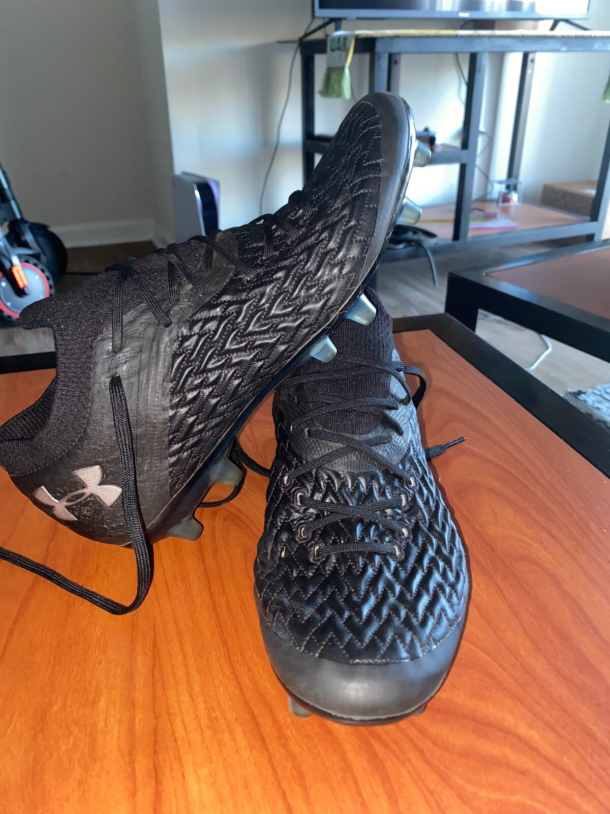 BLACK UNDER ARMOUR SIZE 10 MAGNETICO SOCCER CLEATS