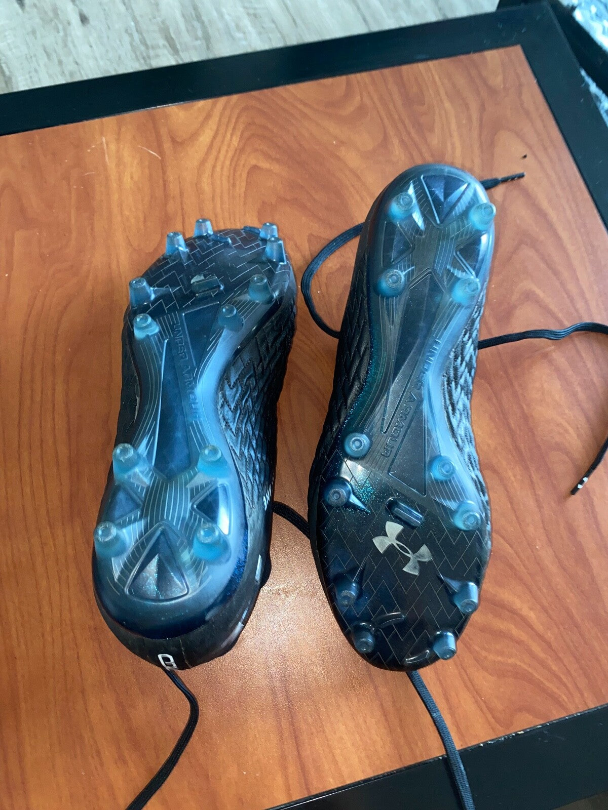 BLACK UNDER ARMOUR SIZE 10 MAGNETICO SOCCER CLEATS