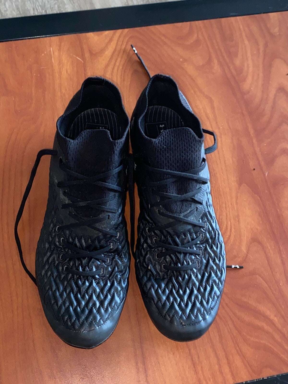 BLACK UNDER ARMOUR SIZE 10 MAGNETICO SOCCER CLEATS