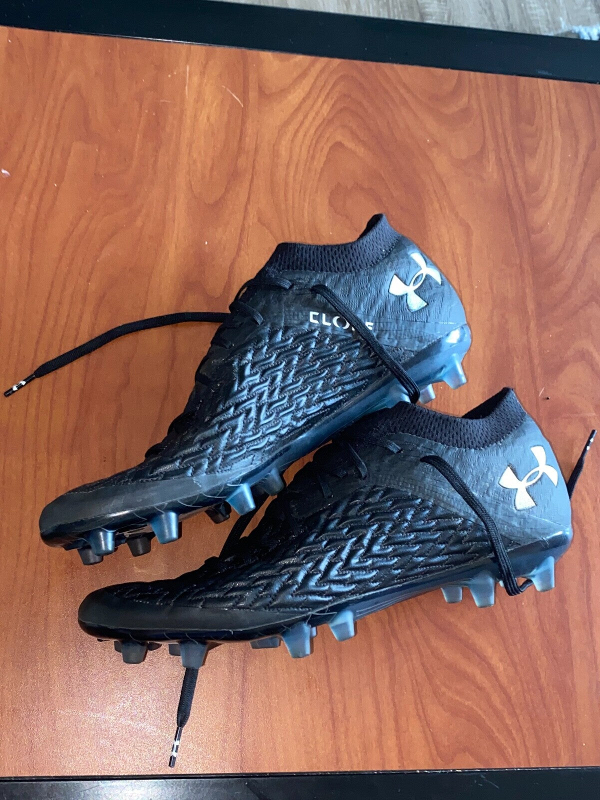 BLACK UNDER ARMOUR SIZE 10 MAGNETICO SOCCER CLEATS